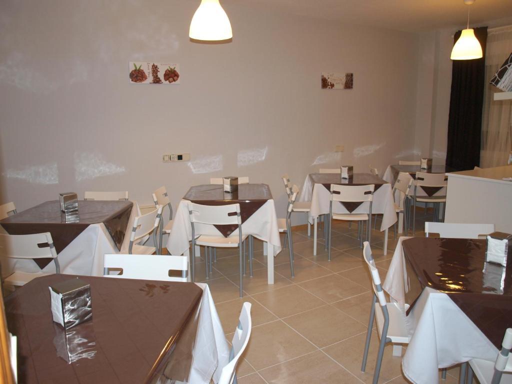 Hostal El Parque San Martin De La Vega Exterior photo